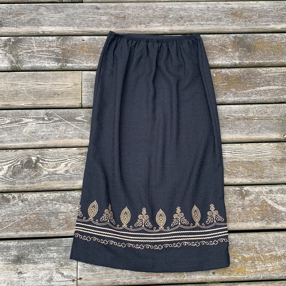 Vintage Alfred Dunner Petite Embroidered Skirt - Picture 7 of 7